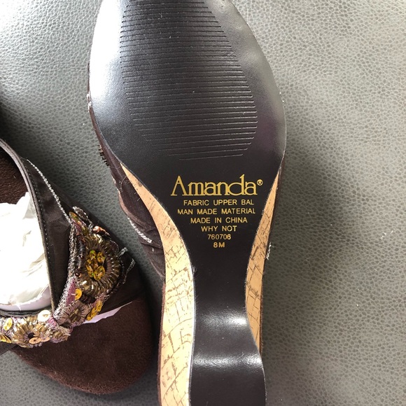 Brand new soft surrounding wedges with beautiful beading. - Picture 3 of 3